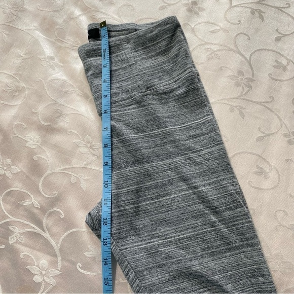 Aritzia Talula Heathered/ Marled grey leggings size small - Picture 10 of 13